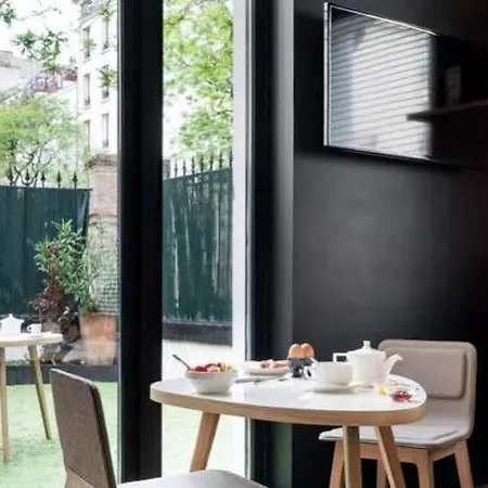 Hotel Les Jardins D' Alesia